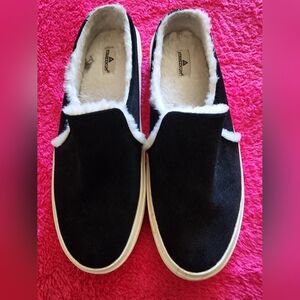 Black Fuzzy Lined Slippers